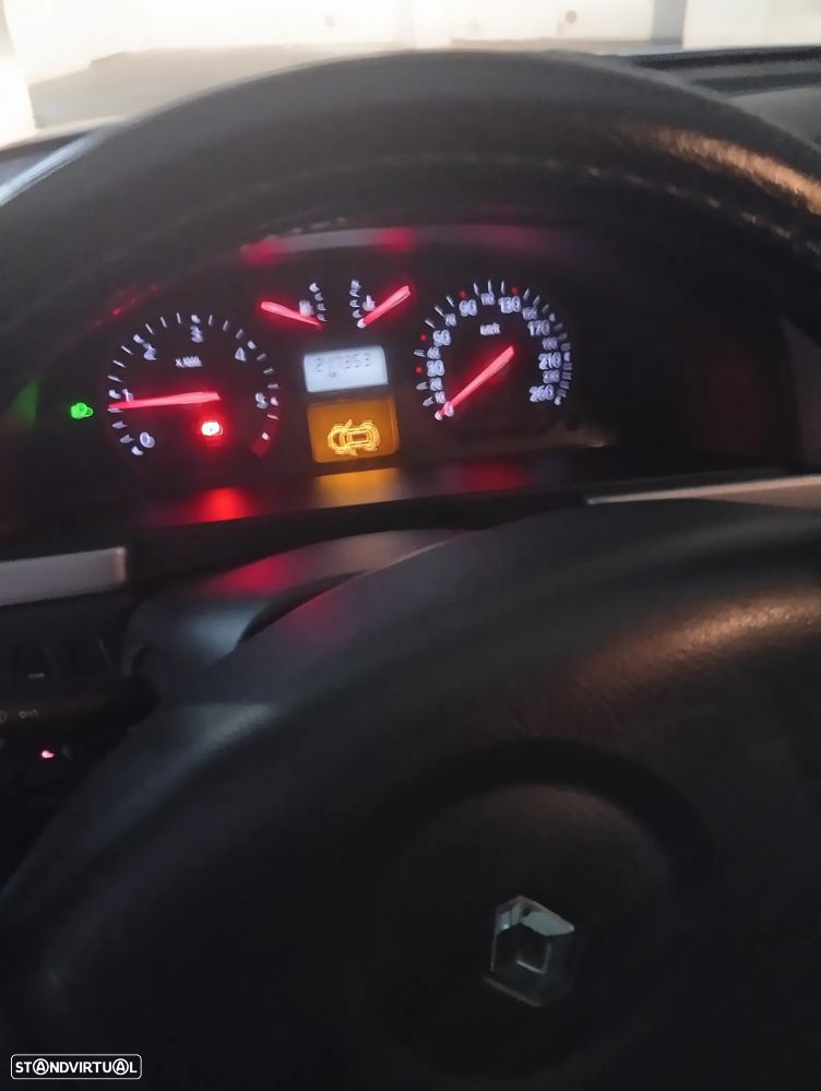Renault Laguna 1.9 dCi Confort - 6
