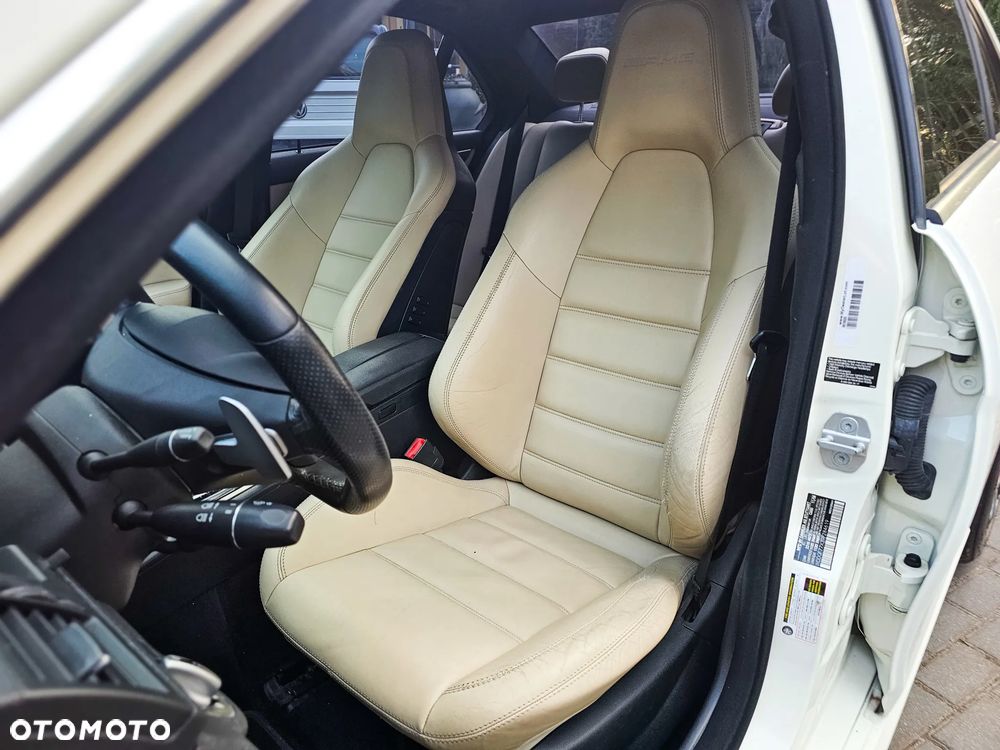 Mercedes-Benz Klasa C 63 AMG 7G-TRONIC - 18