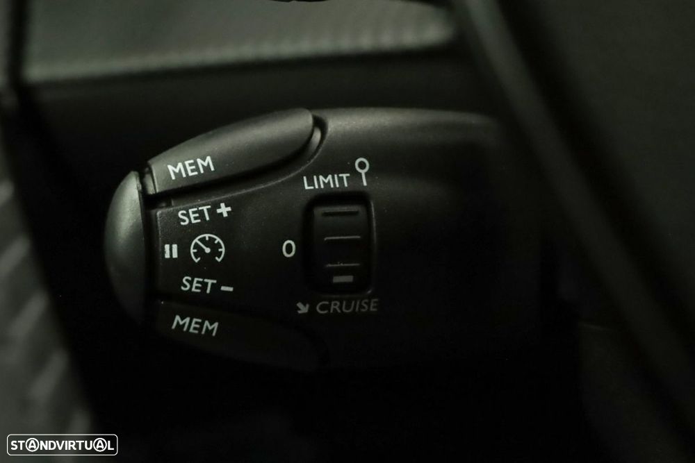 Peugeot 208 1.2 Hybrid Allure e-DCS6 - 17