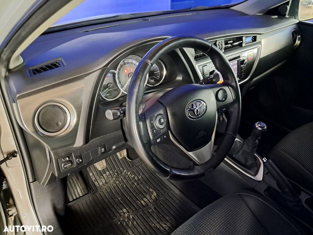 Toyota Auris - 10
