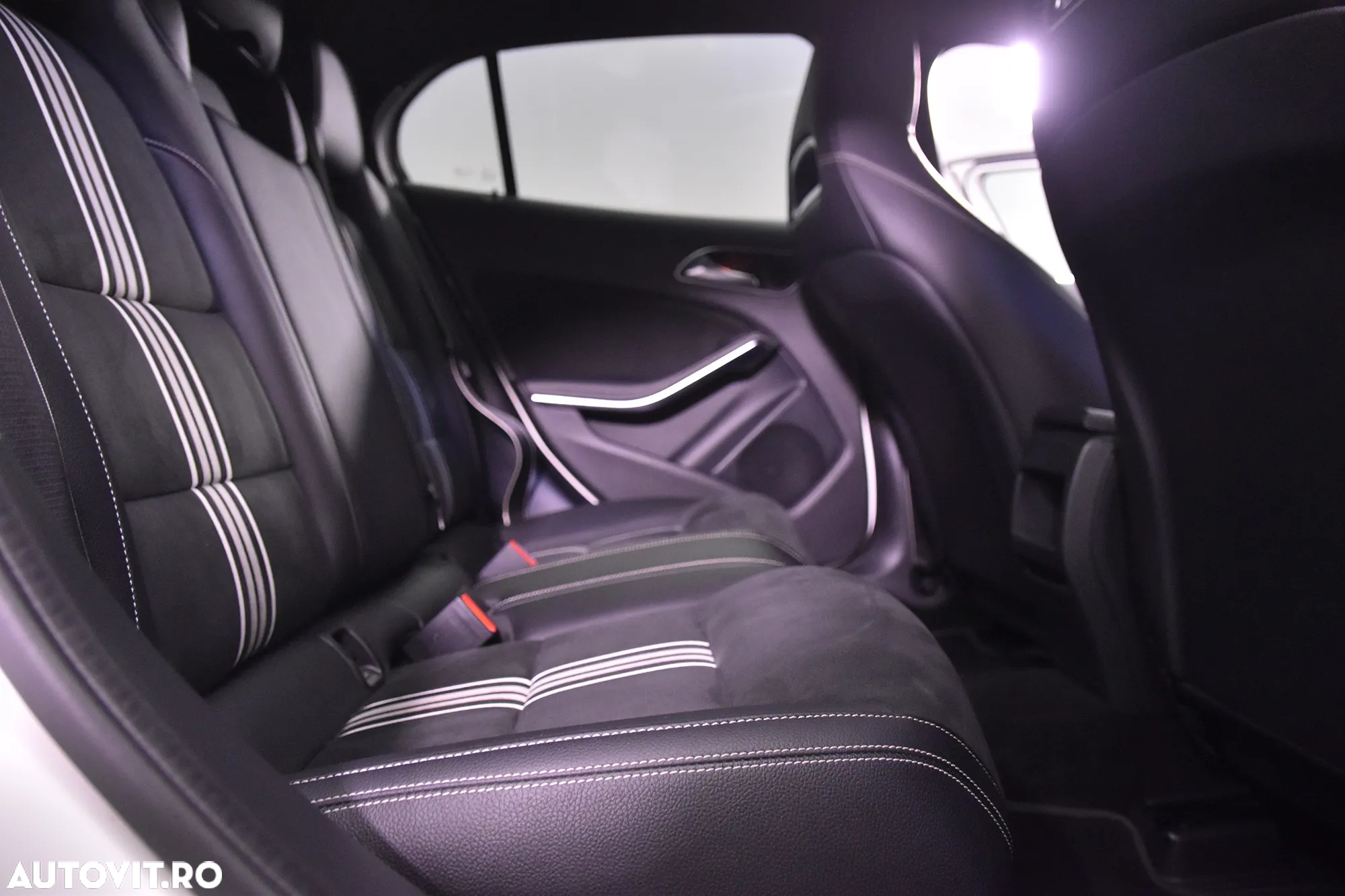 Mercedes-Benz GLA - 12