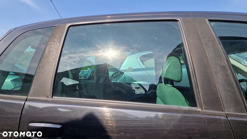 FIAT IDEA SZYBA DRZWI PRAWY TYŁ - 1