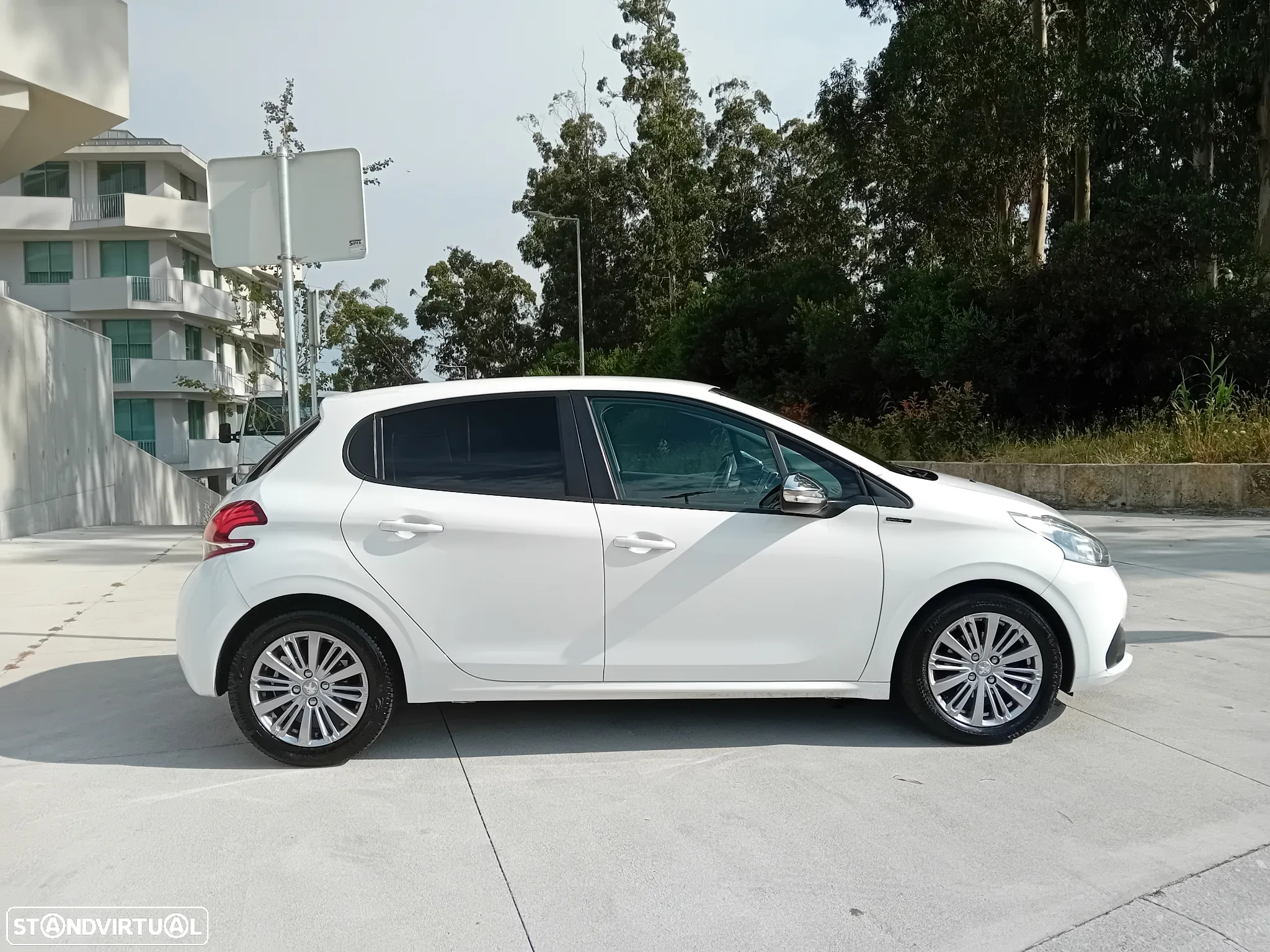 Peugeot 208 1.5 BlueHDi Signature - 5