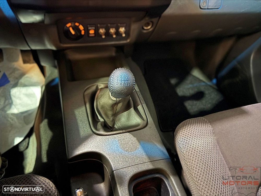 Nissan Navara 2.5 dCi CD Pilot - 28