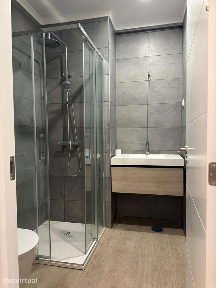 Quarto - localizado em São Sebastião Lisbon - Grande imagem: 5/14