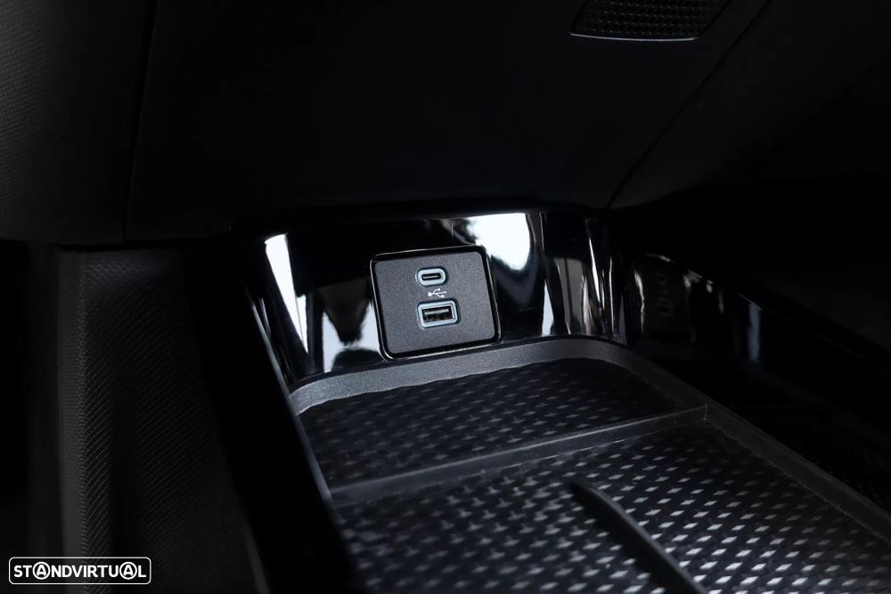 Ford Mustang Mach-E - 20