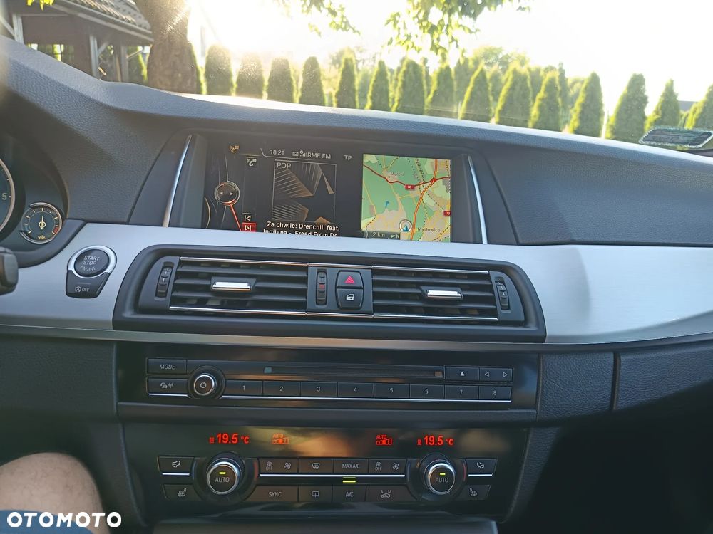 BMW Seria 5 520d xDrive - 17