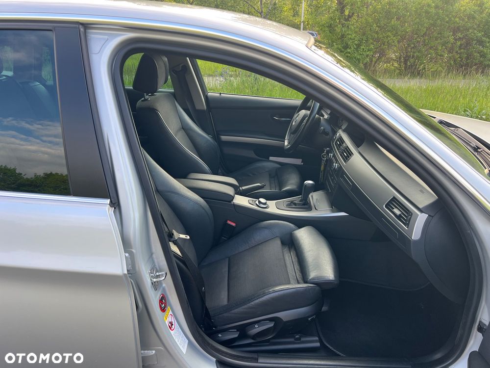 BMW Seria 3 325xi - 14