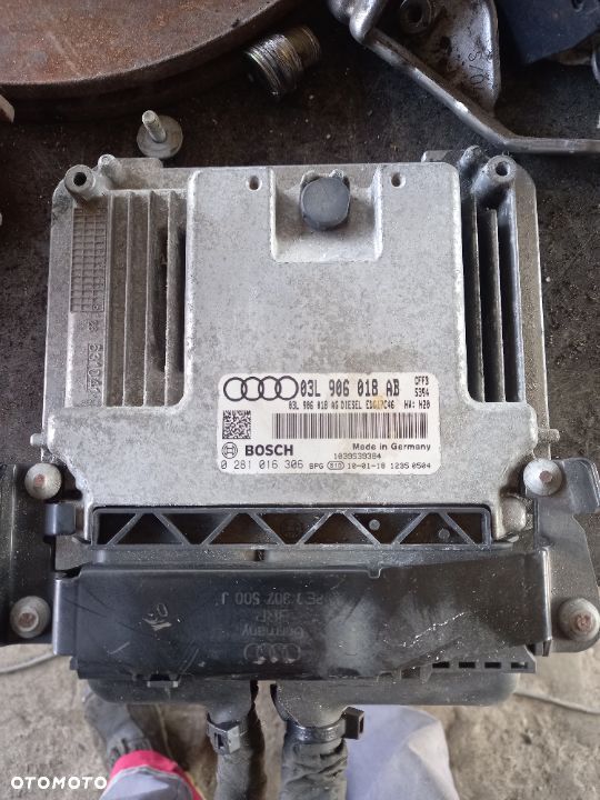 Sterownik 03L 906 018 AB Audi - 1