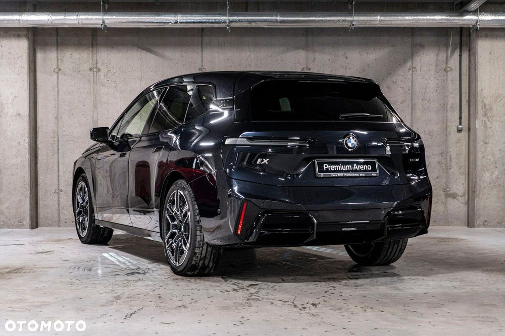 BMW iX - 8