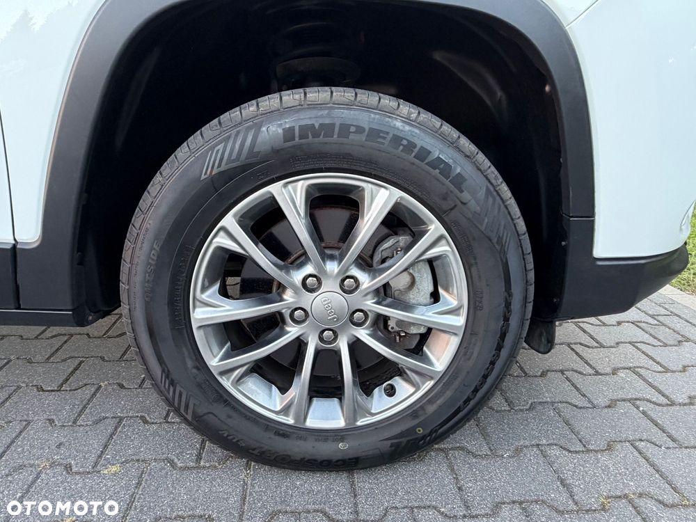Jeep Cherokee - 31