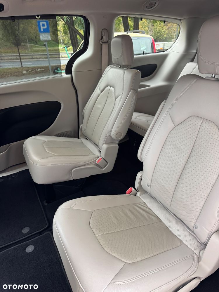 Chrysler Pacifica - 9