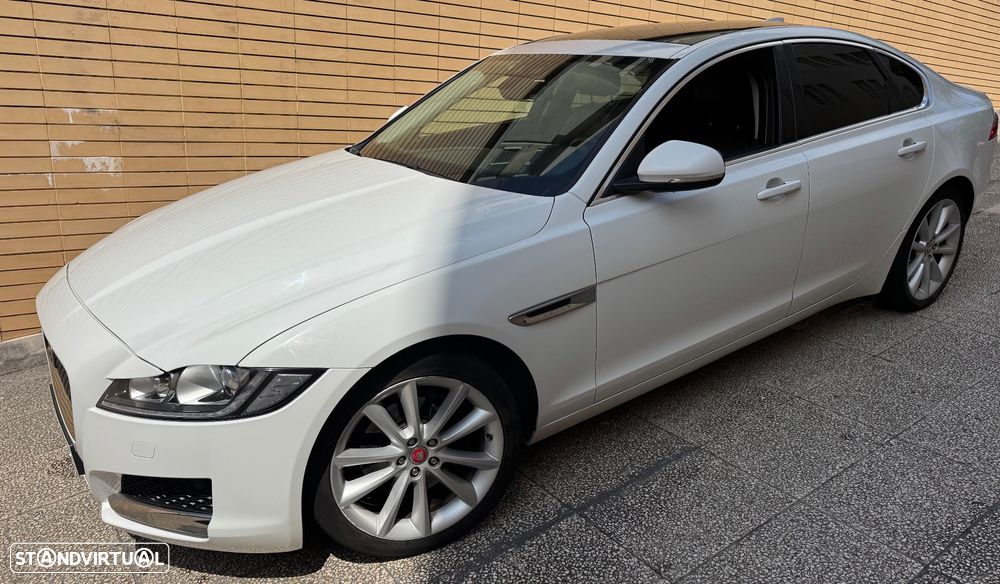 Jaguar XF 2.0 D Prestige AWD Aut. - 1
