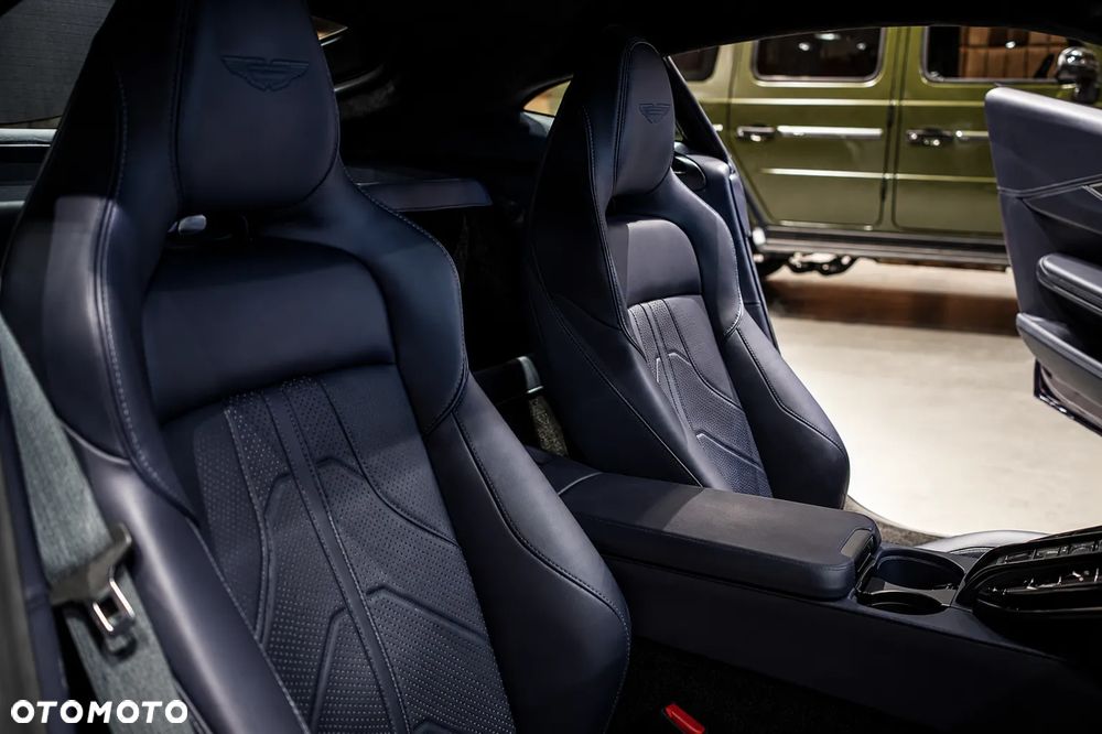 Aston Martin Vantage - 10