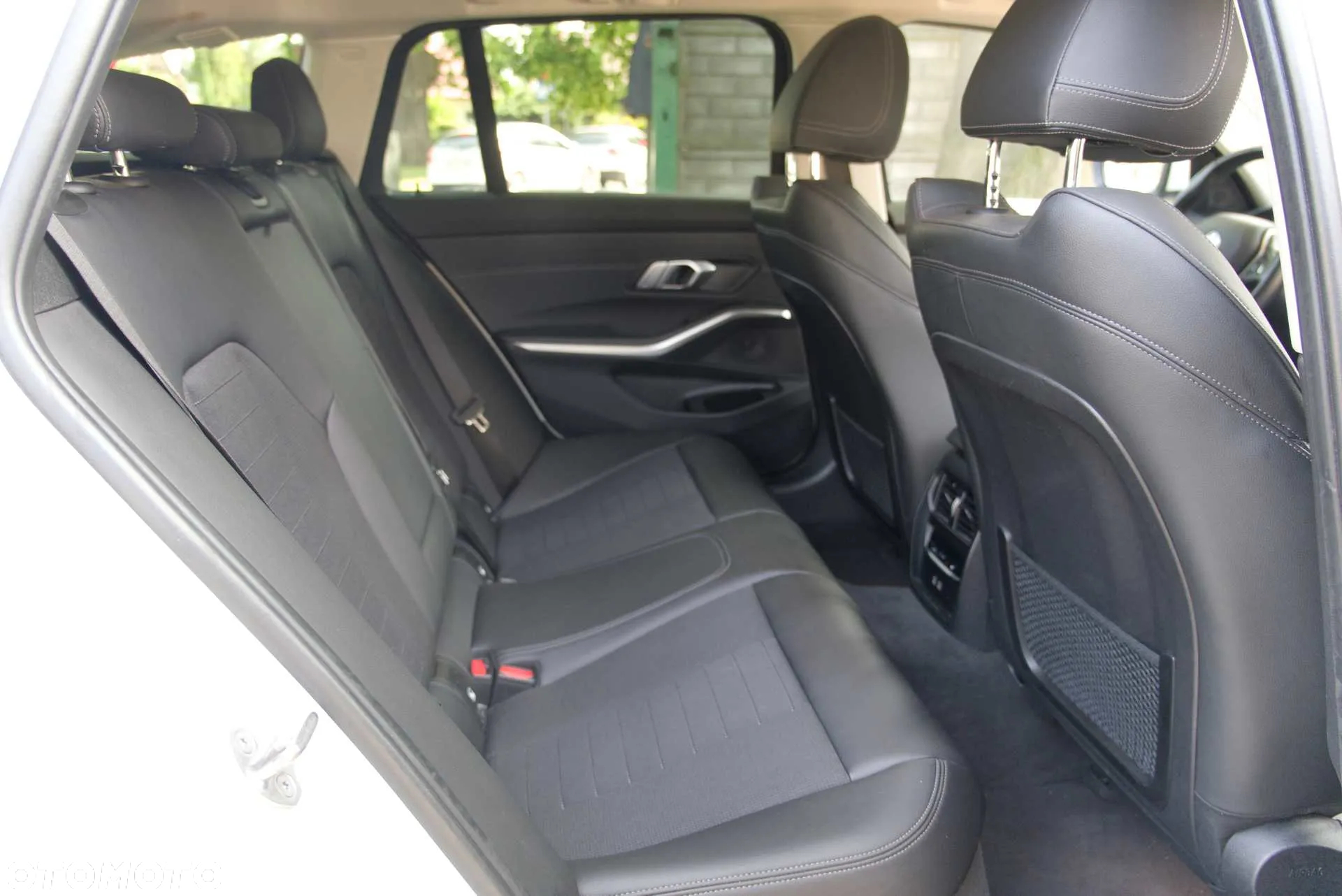 BMW Seria 3 330e PHEV - 28