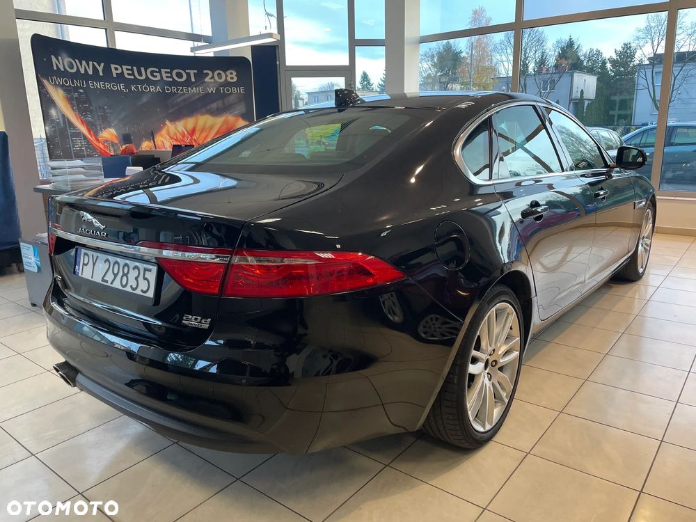 Jaguar XF 2.0 i4D AWD Pure - 4