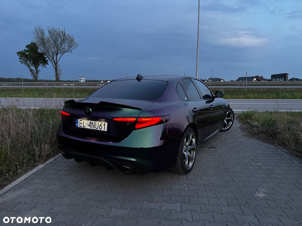 Alfa Romeo Giulia 2.0 Turbo 16V AT8-Q4 Intensa - 11