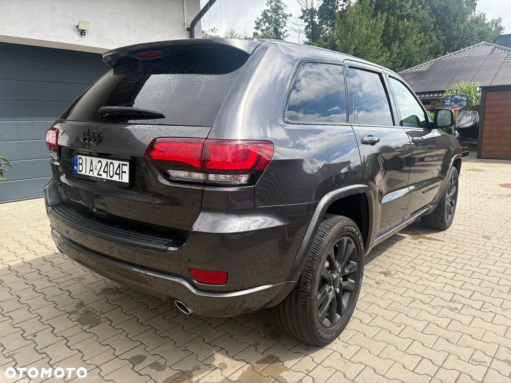 Jeep Grand Cherokee - 27