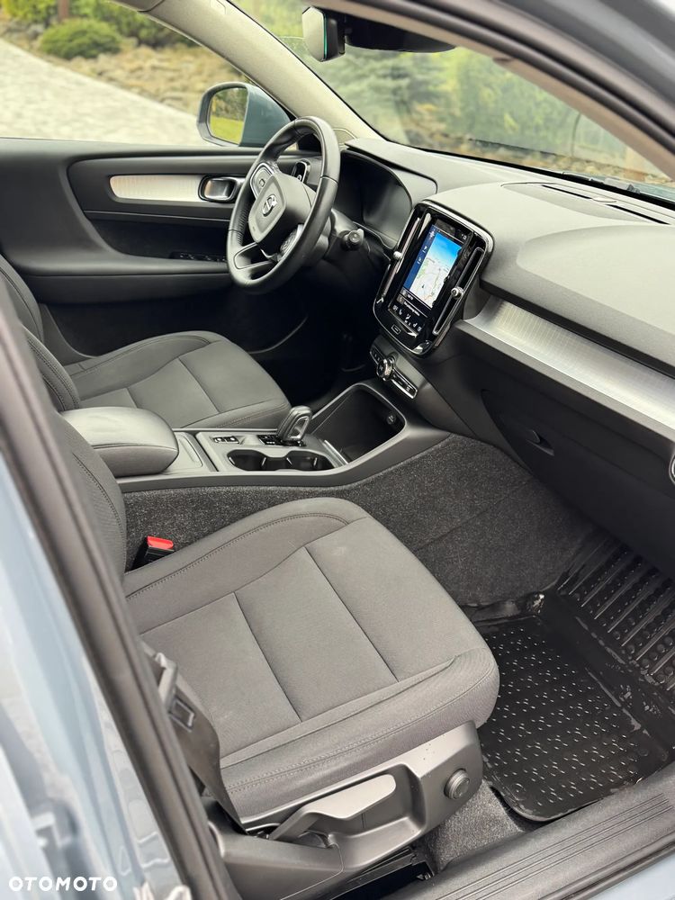 Volvo XC 40 T3 Momentum Pro - 25