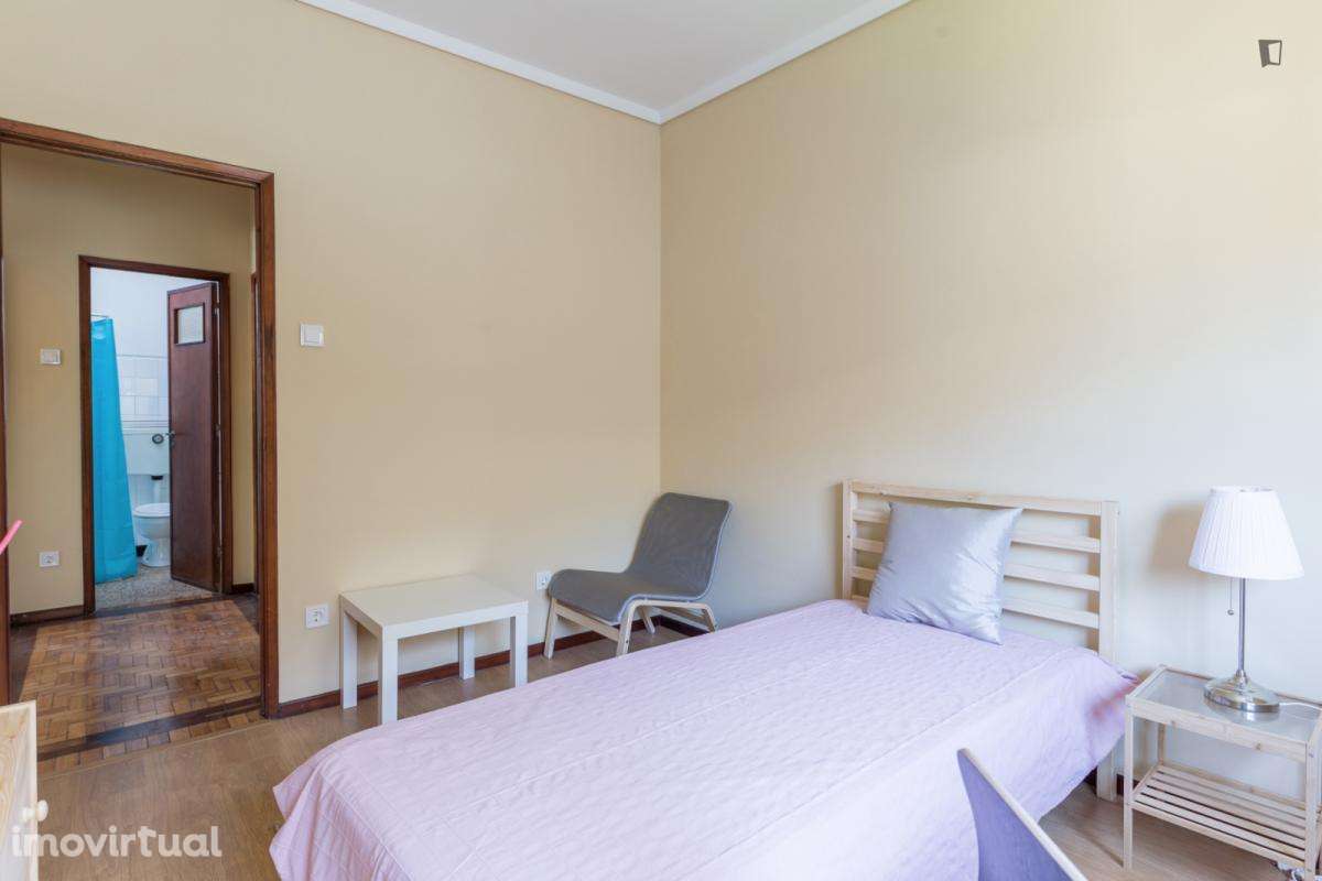 Quarto - localizado em São Mamede de Infesta Porto - Grande imagem: 3/15