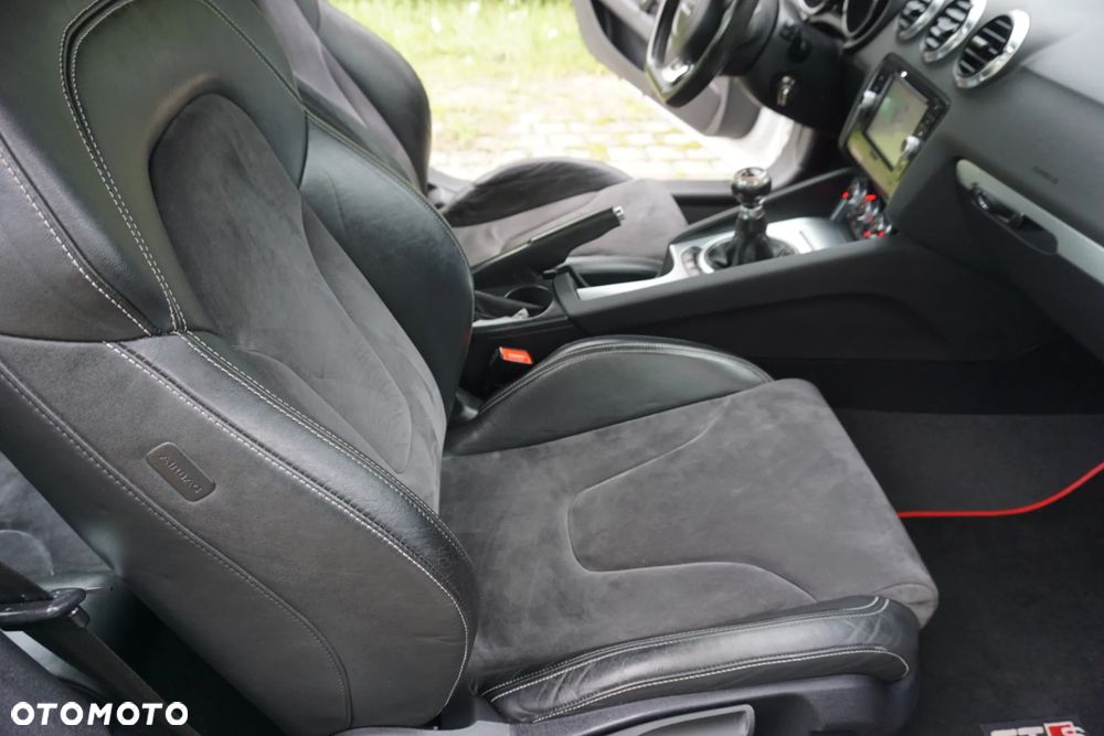 Audi TT S Coupé Standard - 30