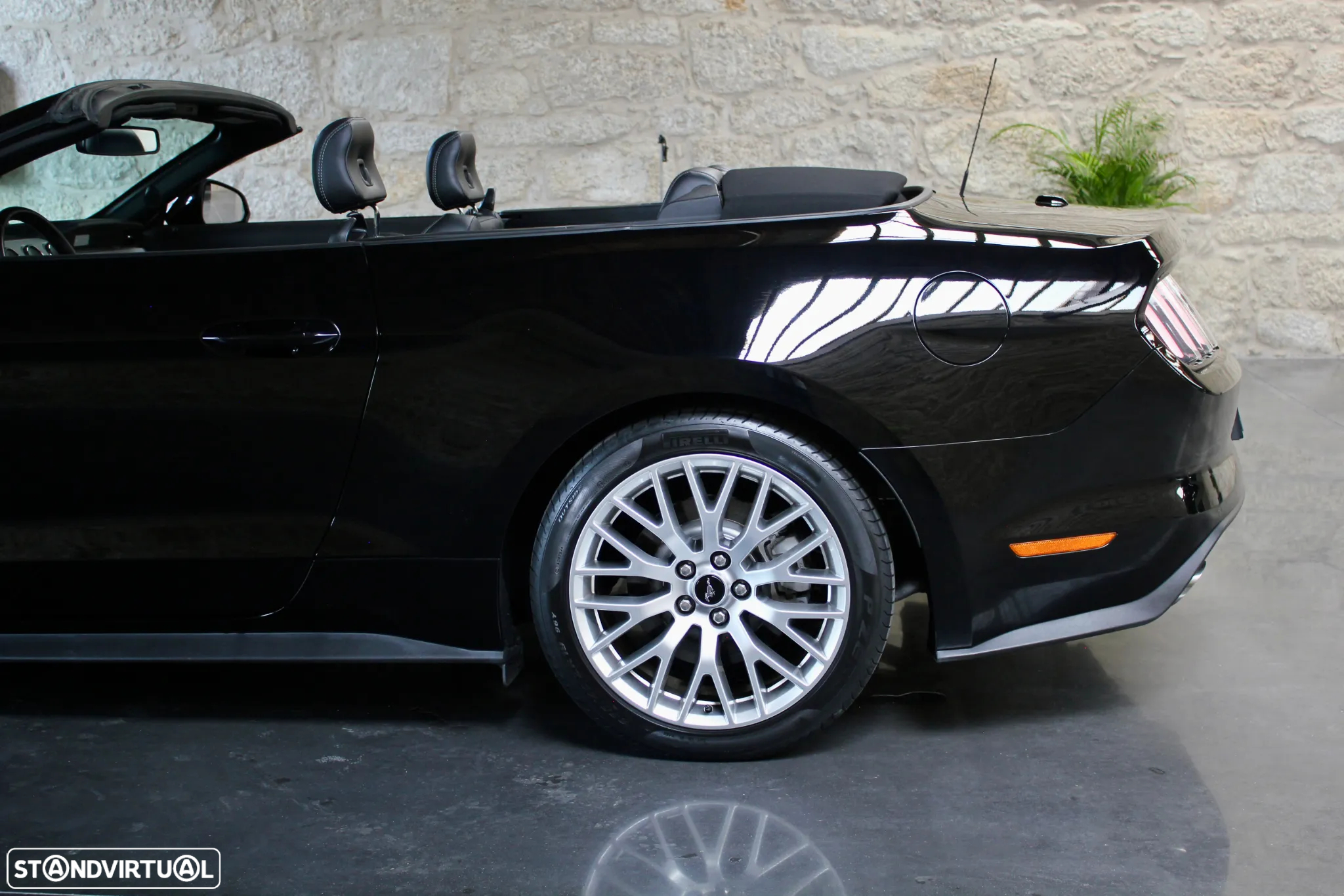 Ford Mustang Cabrio 2.3 Eco Boost - 26