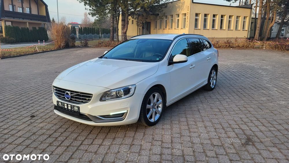 Volvo V60 D4 Summum - 1