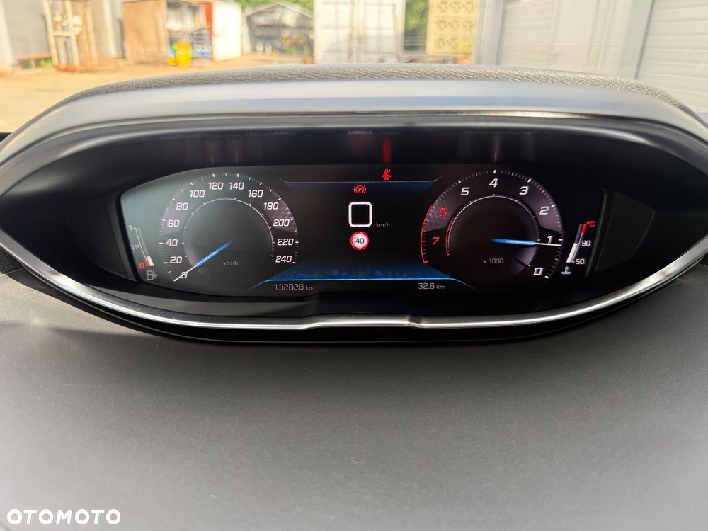 Peugeot 3008 1.2 PureTech Allure S&S - 27