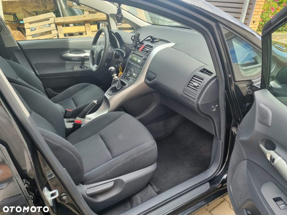 Toyota Auris 1.6 Premium + - 24
