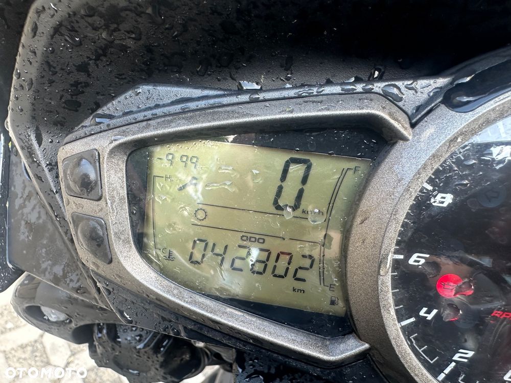 Triumph Street Triple - 9
