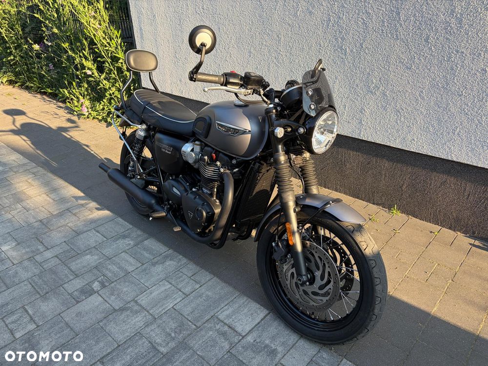 Triumph Bonneville - 4