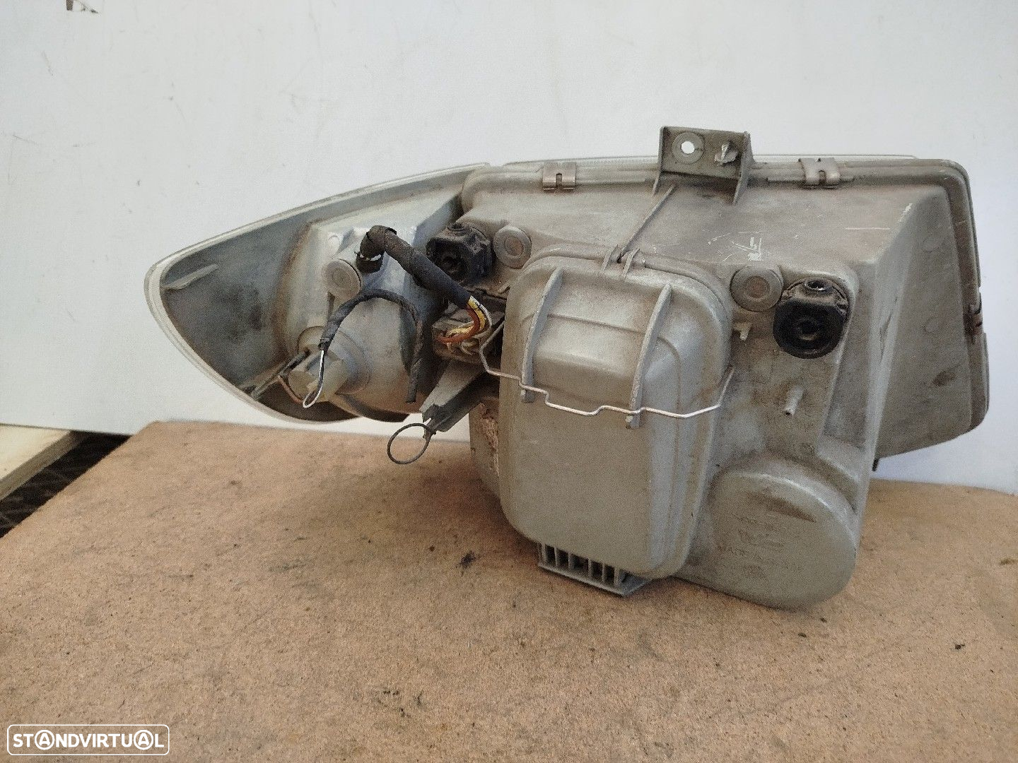 Farol/ Otica Dianteiro Esq Mercedes-Benz V-Class (638/2) - 2