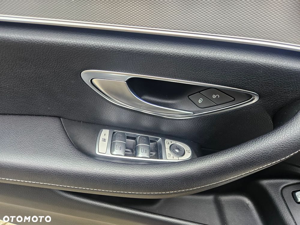 Mercedes-Benz Klasa E 200 4-Matic 9G-TRONIC - 22