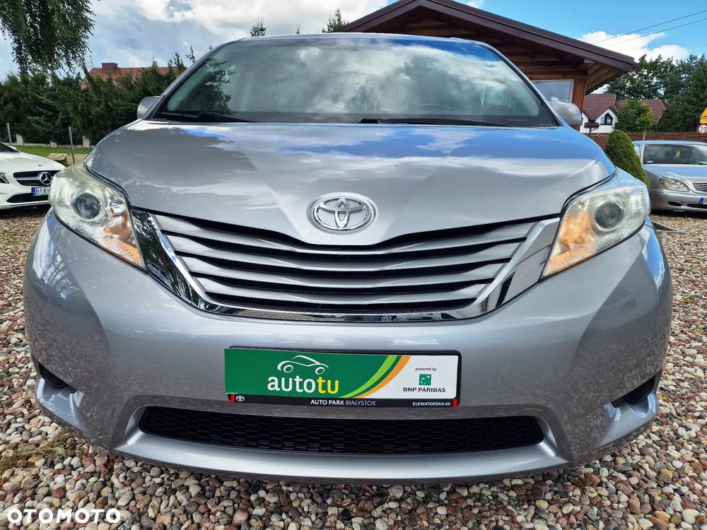 Toyota Sienna - 2