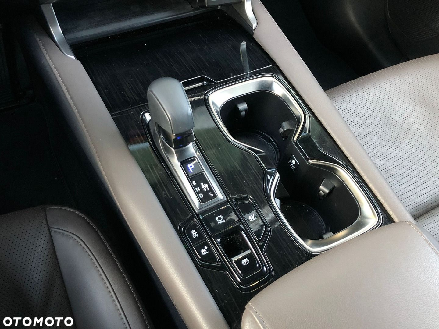 Lexus RX - 25