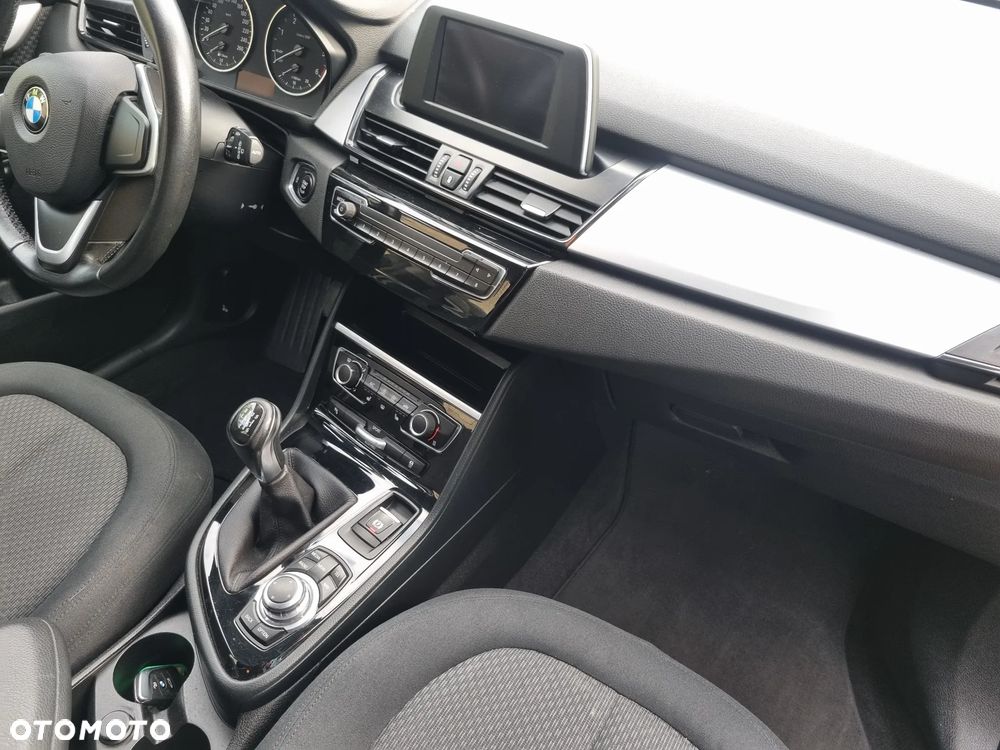 BMW Seria 2 216d Sport Line - 33