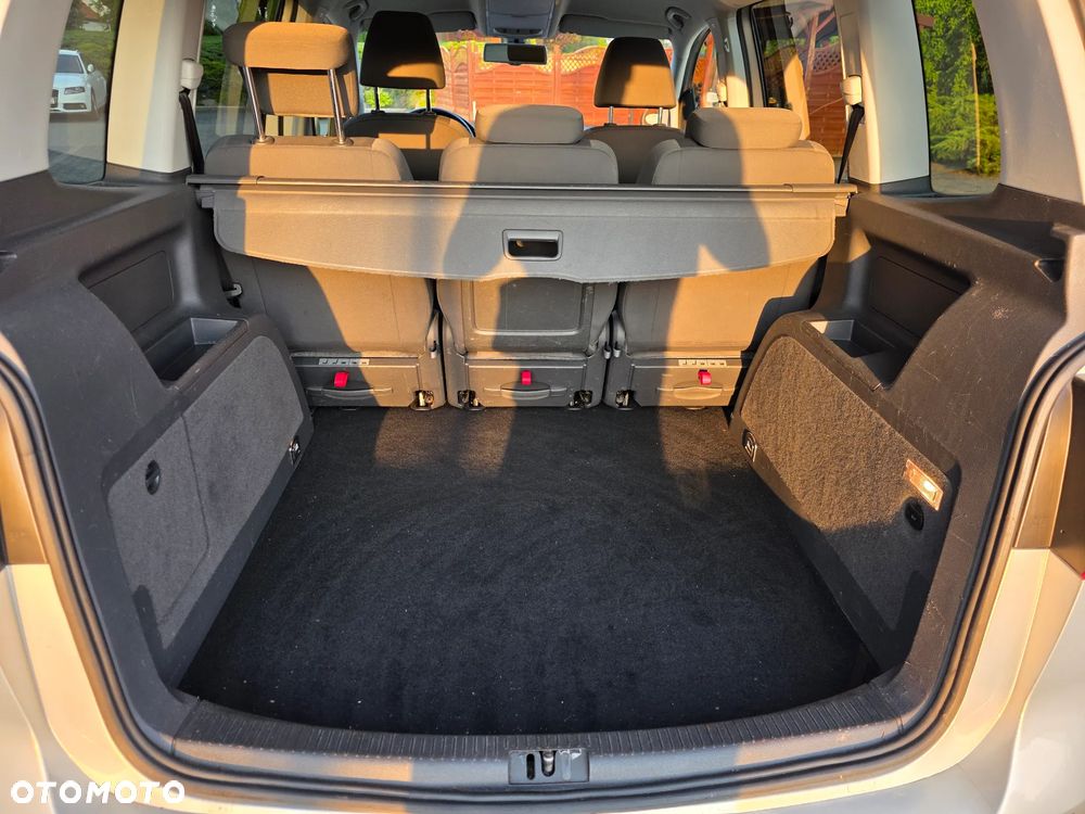 Volkswagen Touran - 19