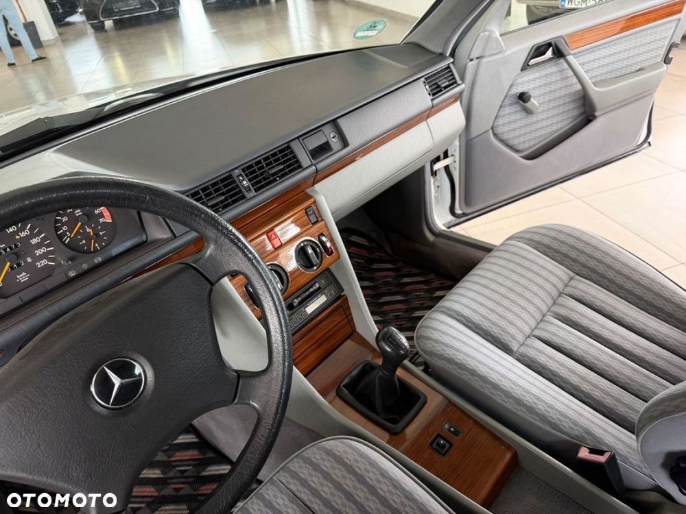 Mercedes-Benz W124 (1984-1993) - 29