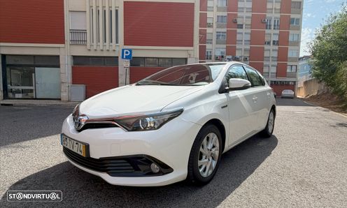 Toyota Auris 1.8 HSD Comfort+P.Sport - 1