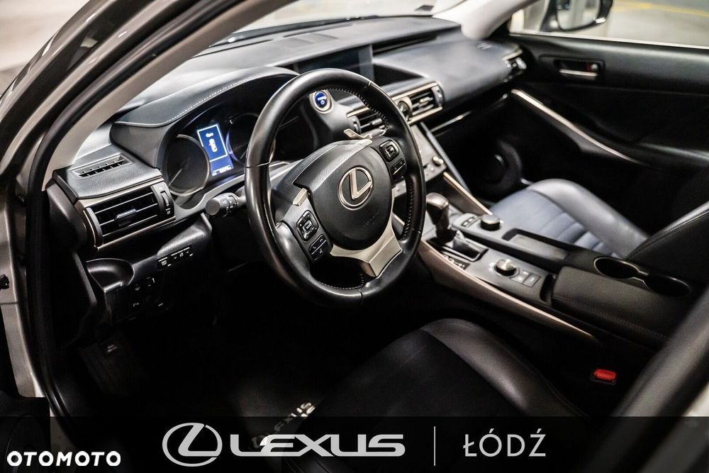 Lexus IS - 9