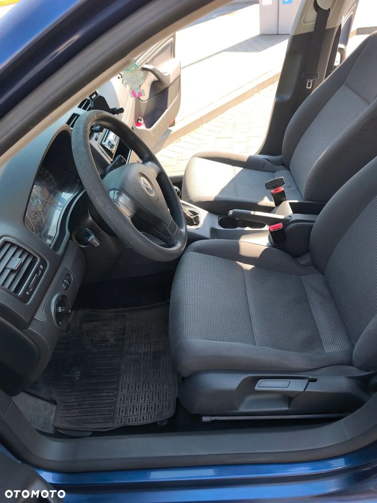 Volkswagen Jetta 1.6 FSI Trendline - 11