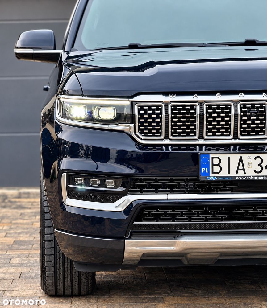 Jeep Grand Wagoneer - 14
