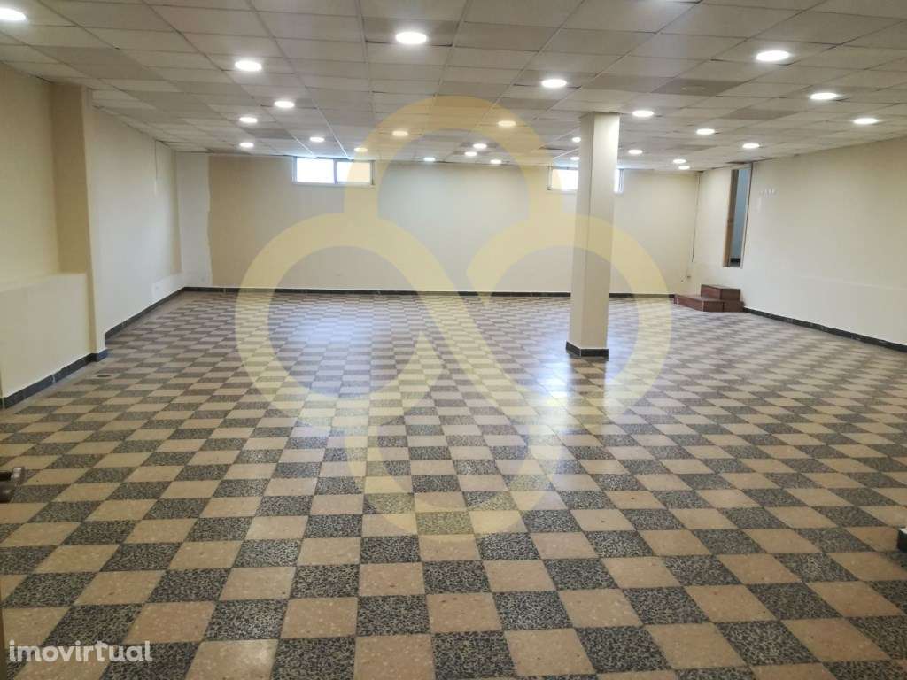 Loja em frente ao Hospital LUZ, Amadora - Grande imagem: 4/15