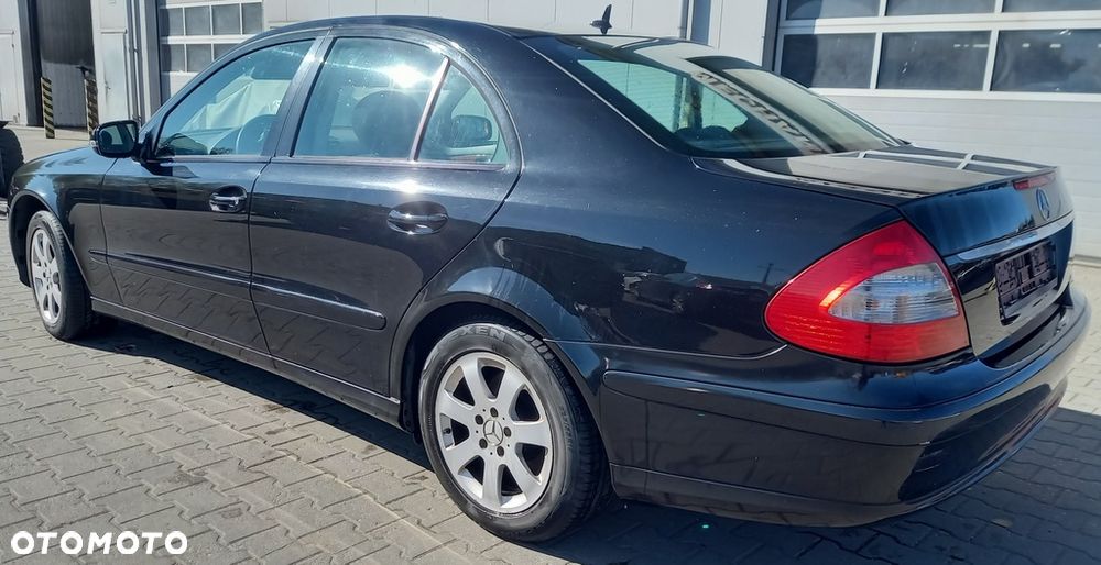 Mercedes E 320 CDi ( W211) części klapa drzwi zderzak kod lakieru C197 lampa reflelektor felgi wyposażnie wnętrza skrzynia biegów - 4