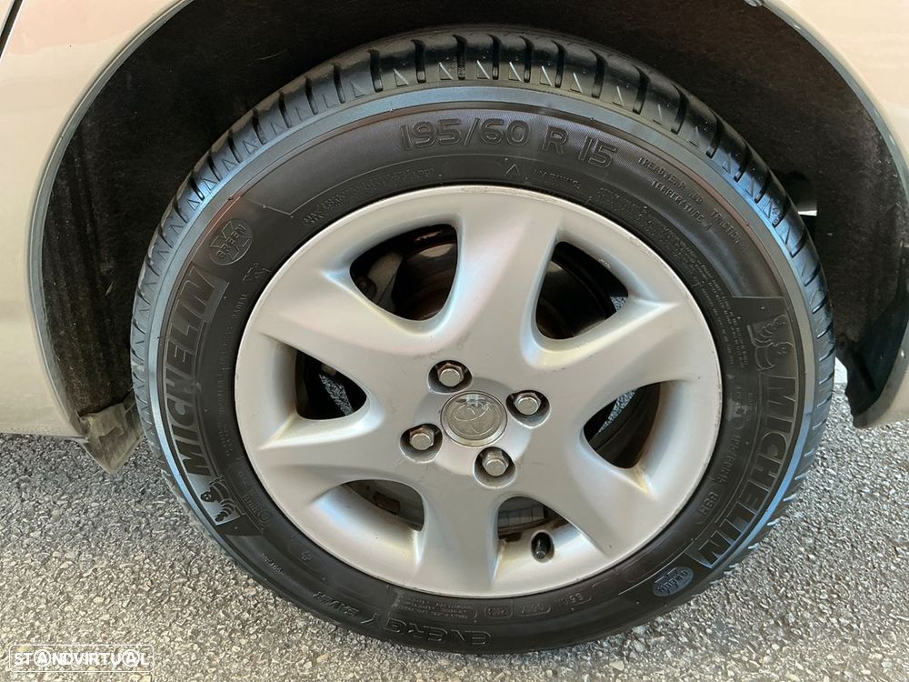 Toyota Corolla Verso 1.6 Sol - 17