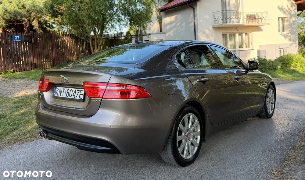 Jaguar XE D180 R-Dynamic S - 8
