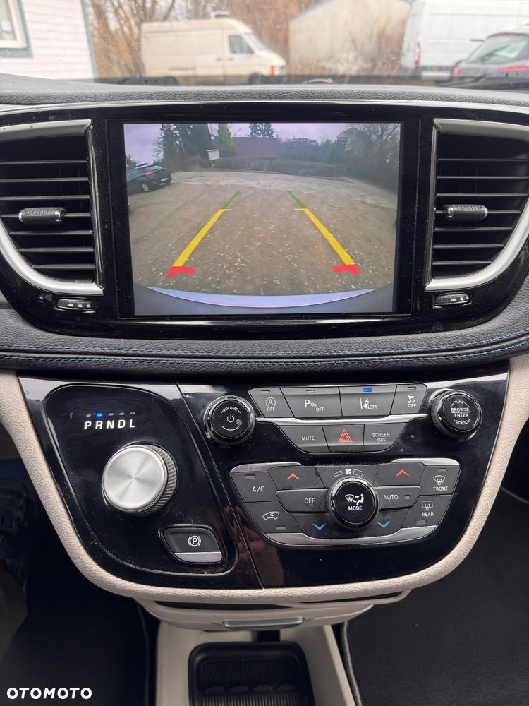Chrysler Pacifica - 19