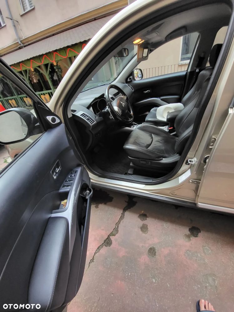 Mitsubishi Outlander 2.4 Instyle CVT - 13