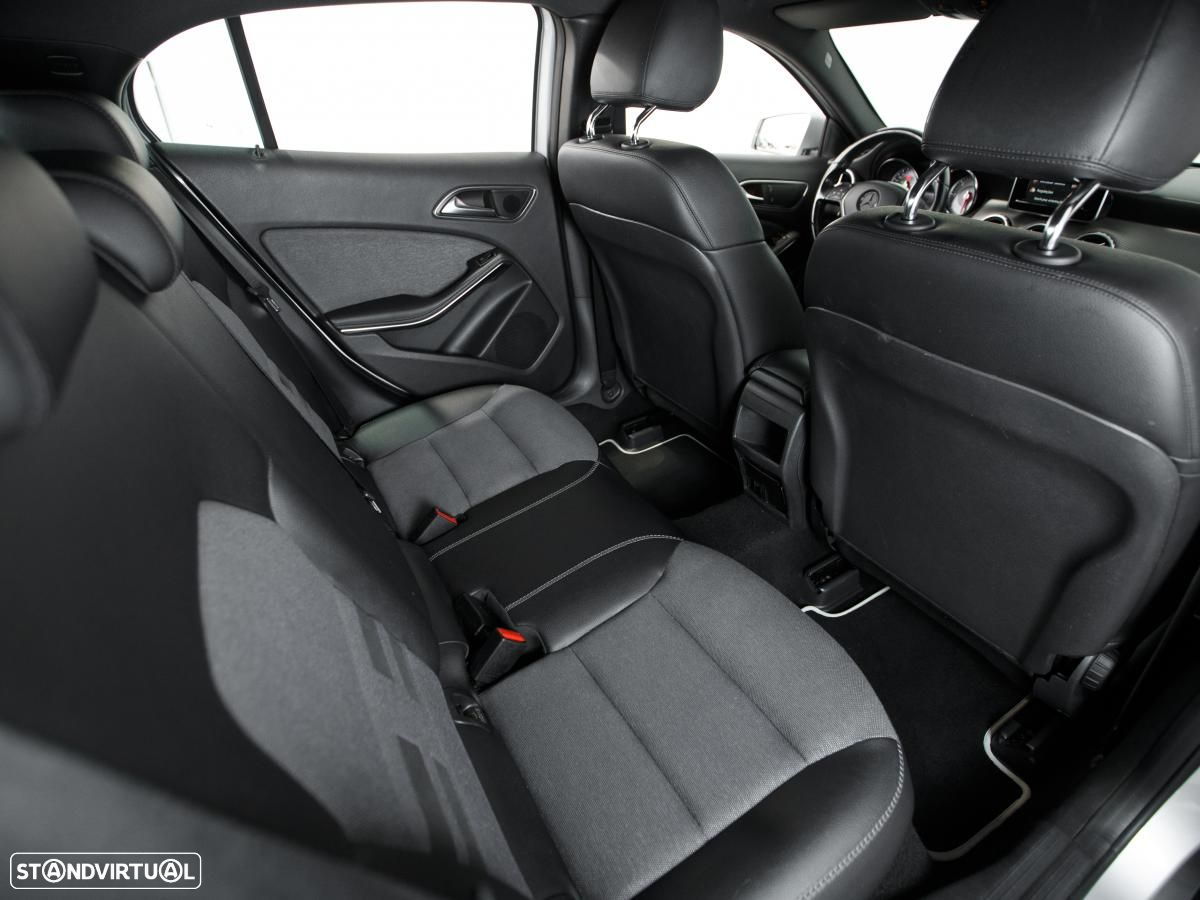 Mercedes-Benz GLA 180 - 11
