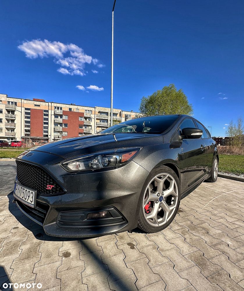 Ford Focus 2.0 EcoBoost ST mit Leder-Sport-Paket - 1
